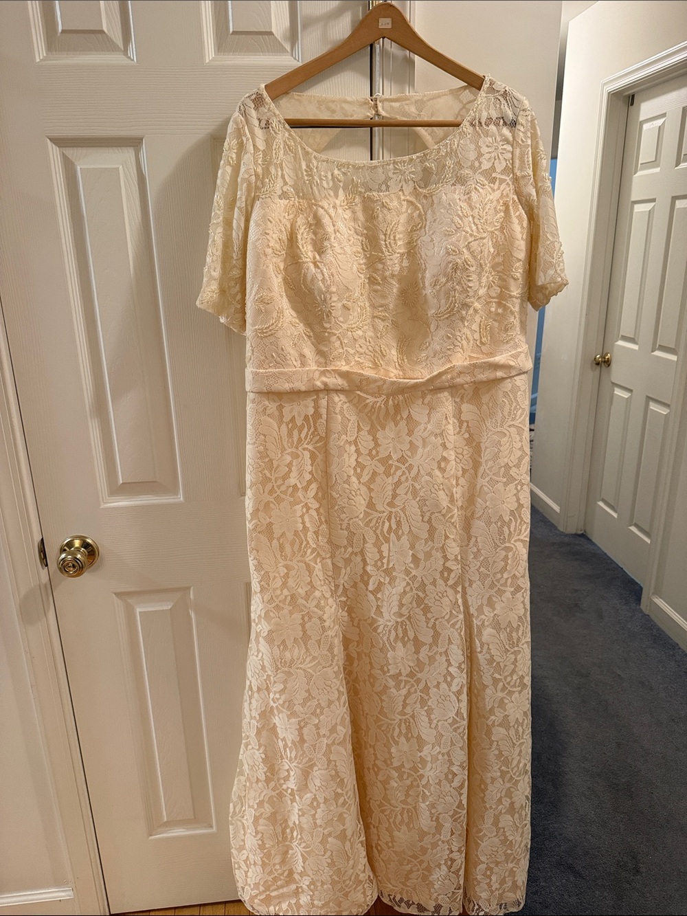 Elegant Lace Maxi Dress in Cream
